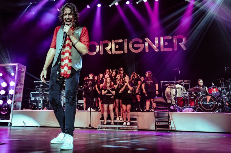 Hatboro-Horsham High School, B101's Christmas Choir (in July) Champions performs with Foreigner