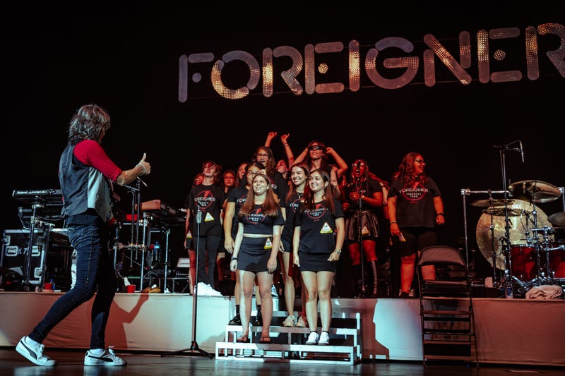 Hatboro-Horsham High School, B101's Christmas Choir (in July) Champions performs with Foreigner