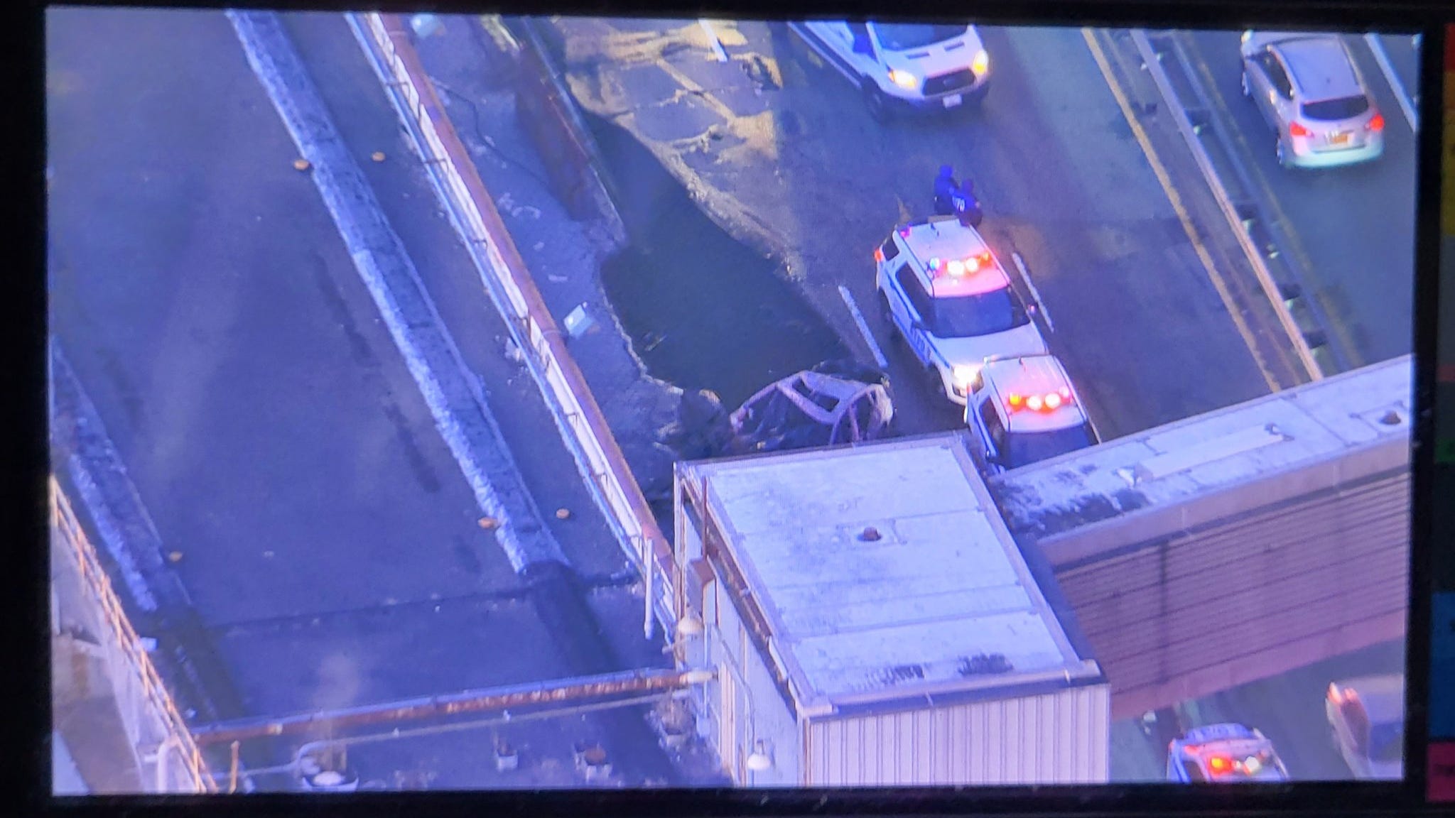 2 dead, 1 hurt after car hits wall, bursts into flames on FDR Drive