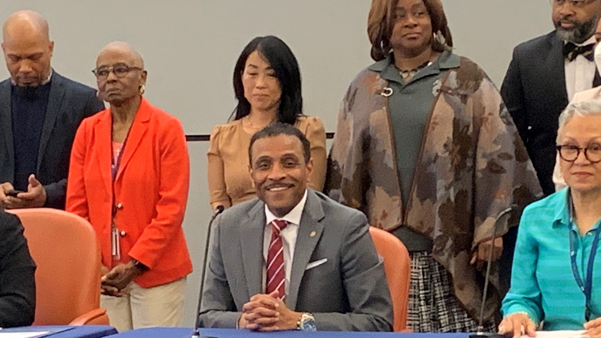 Watlington, Philadelphia school board finalize deal to make him superintendent