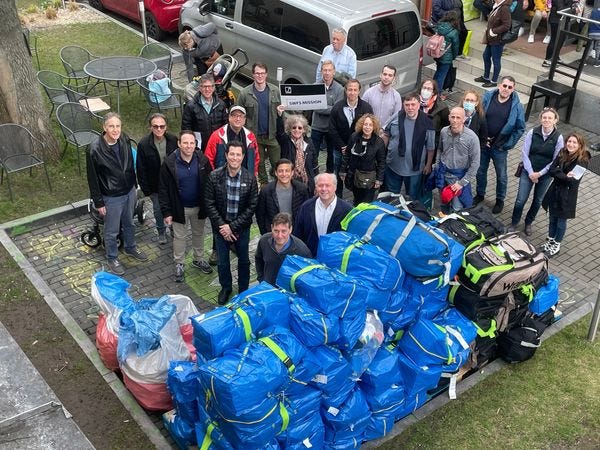 Synagogue members with supplies for Ukrainian refugees