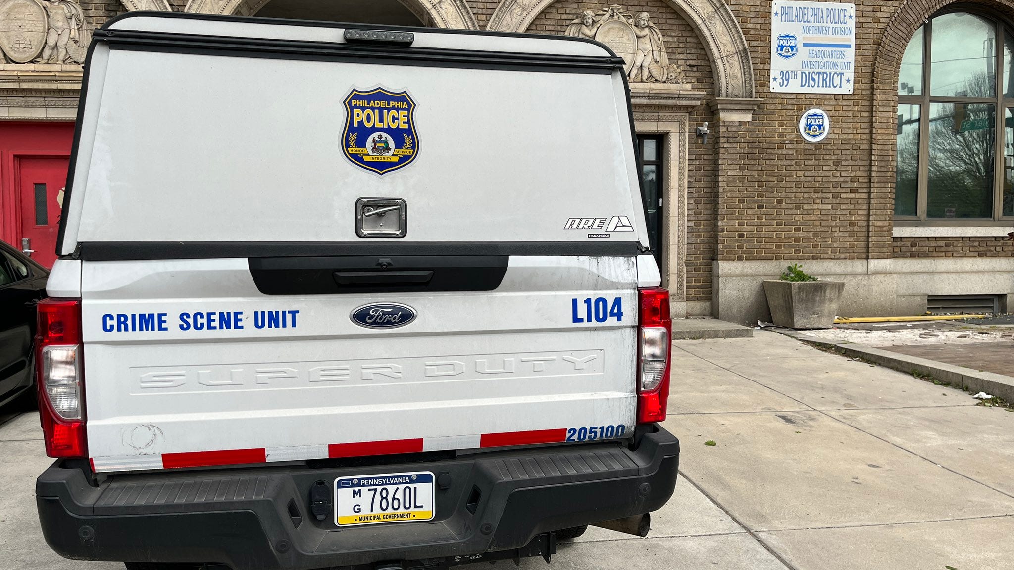 Man shot after attacking officers with screwdriver inside precinct
