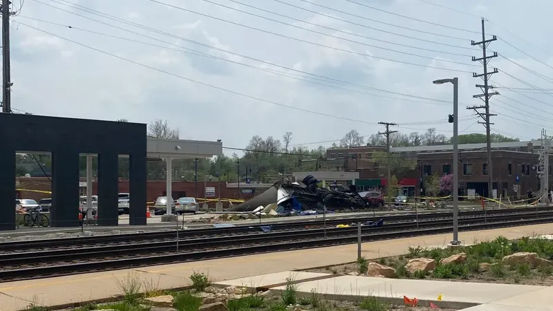 Metra BNSF running on modified schedule, as investigation of Wednesday's fatal crash in Clarendon Hills continues