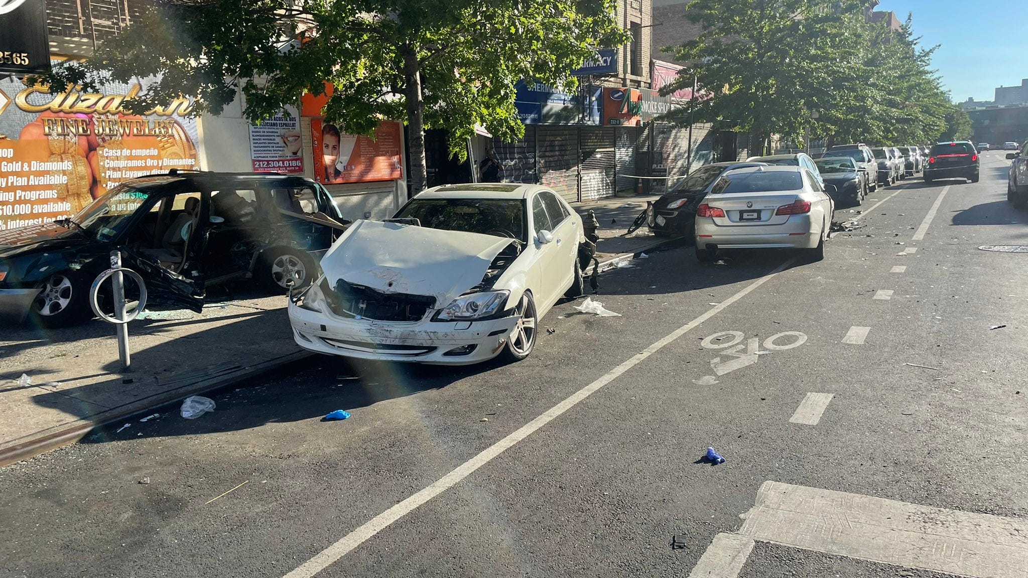2 pedestrians killed, 5 injured in horrific head-on crash in Manhattan