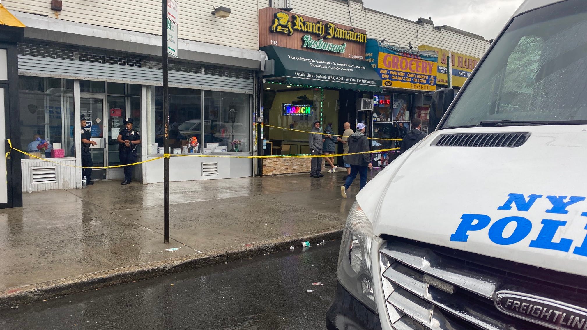 FBI responds to $112K robbery at Bronx post office, USPS worker pistol-whipped