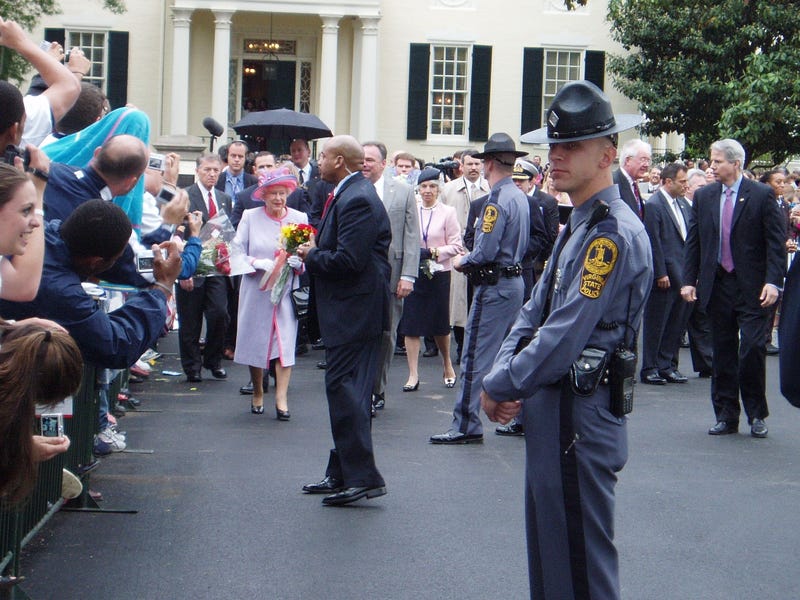 Queen Elizabeth visits the Executive Mansion in 2007.
