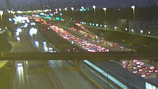 Jackknifed dump truck on inbound Dan Ryan causes 9-mile backup
