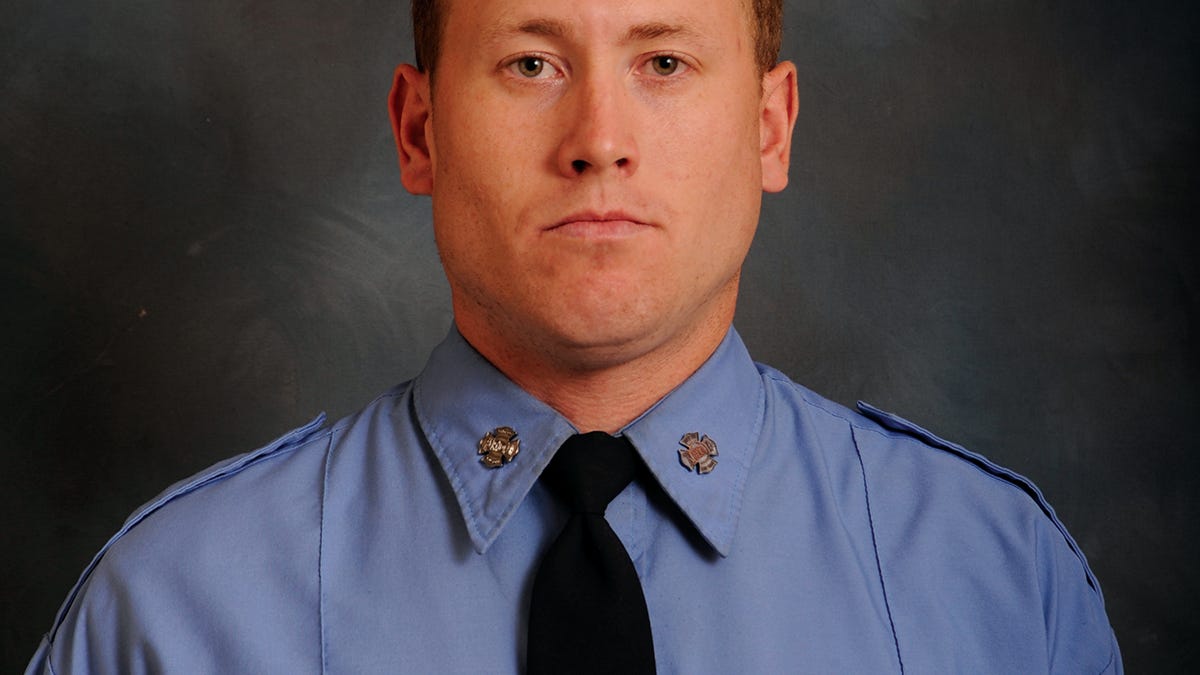 FDNY firefighter among 2 killed in Brooklyn blaze, 8 others injured