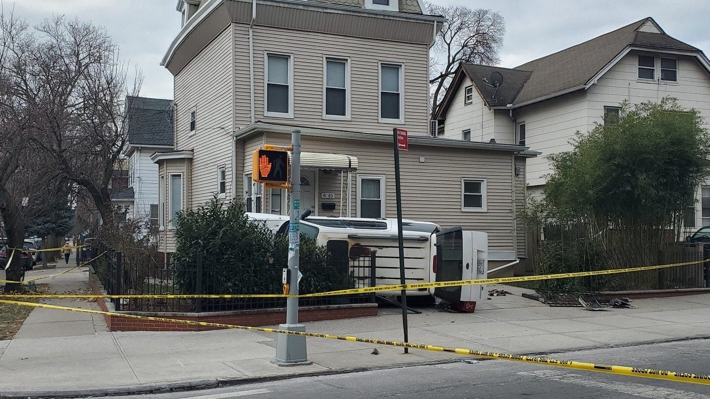 MTA bus driver charged after running over, stabbing wife in front of kids: sources