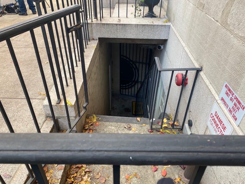 The burglar entered De Niro's home through a service entrance