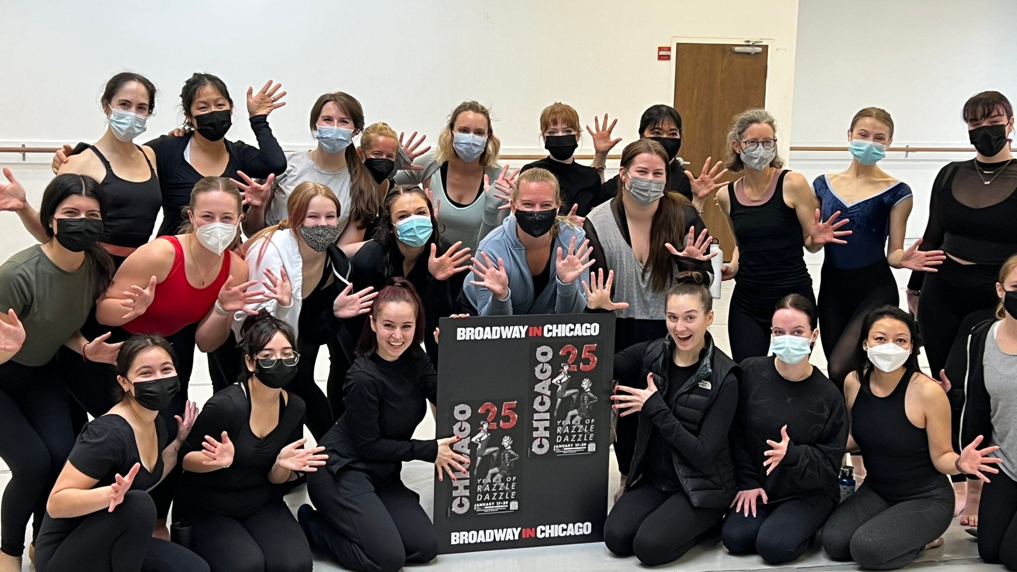 Performers in ‘Chicago’ national tour lead free Bob Fosse dance class at Ballet Chicago