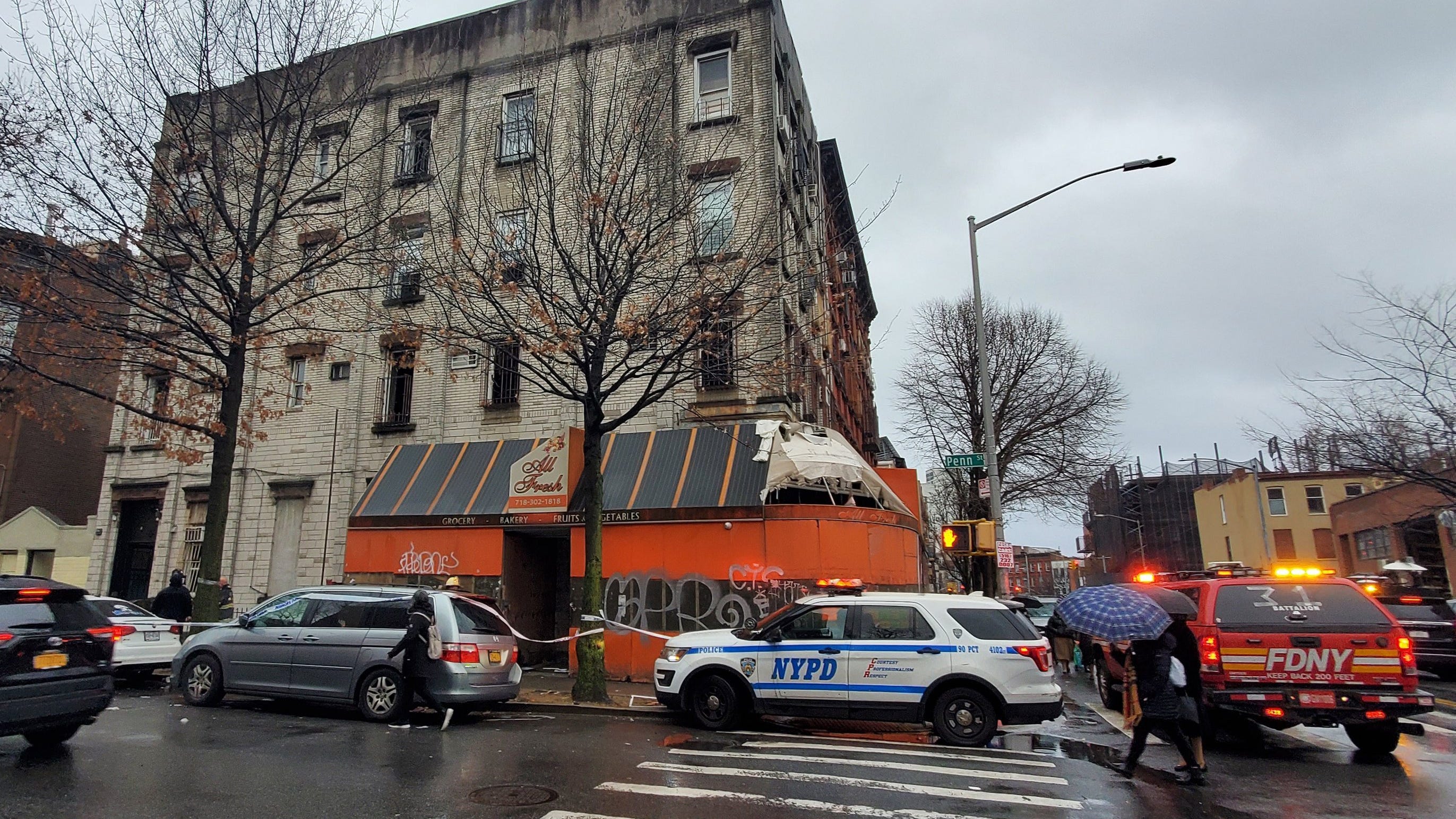 17 injured, 1 critically, in Brooklyn fire after deadly weekend in NYC
