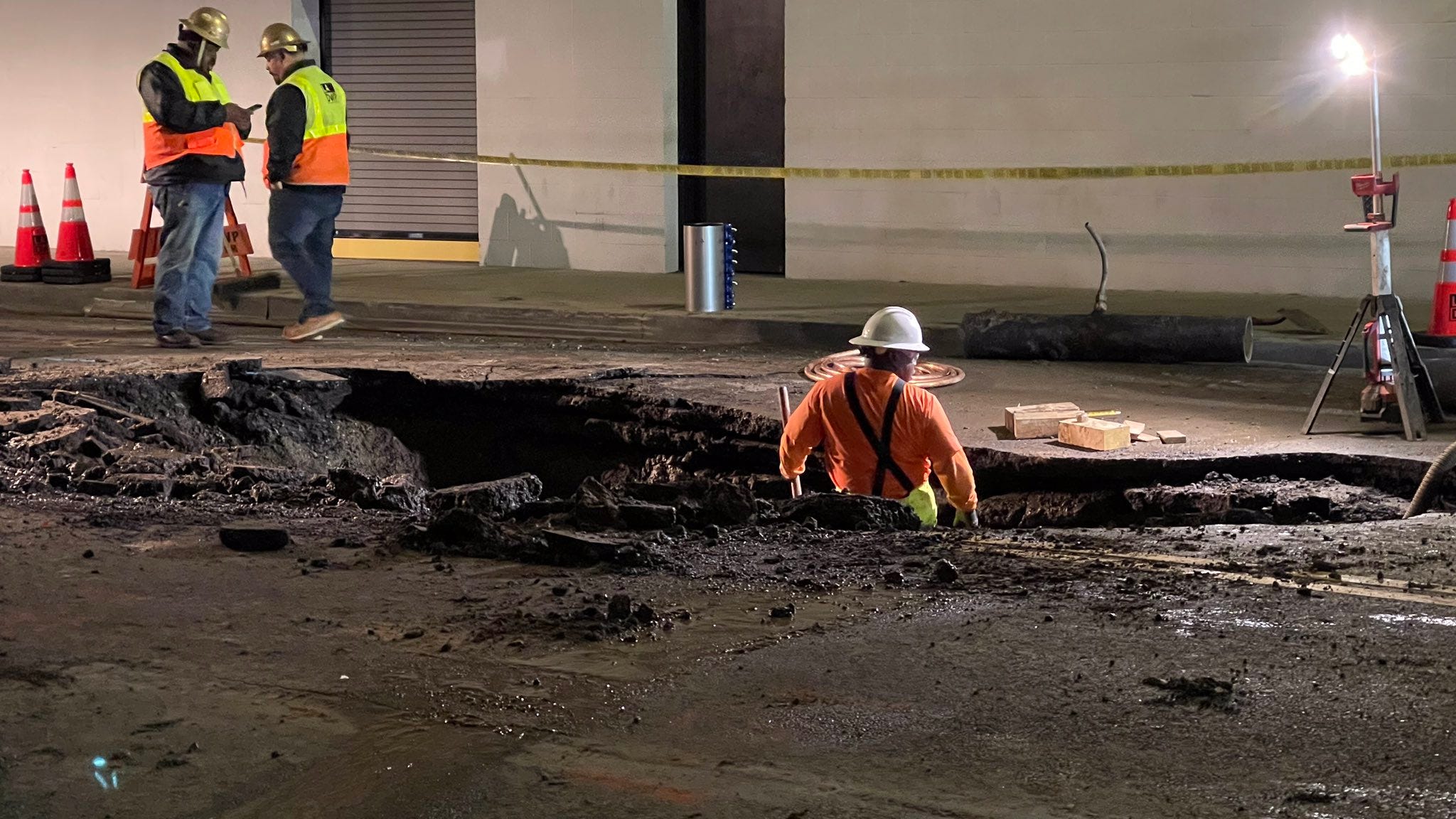 Water main break in Hollywood causes sinkhole, damages home