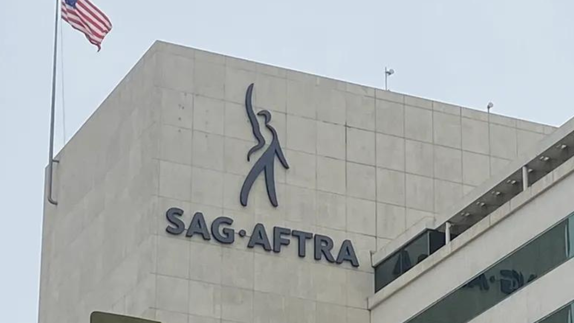 SAG-AFTRA extends contract deadline