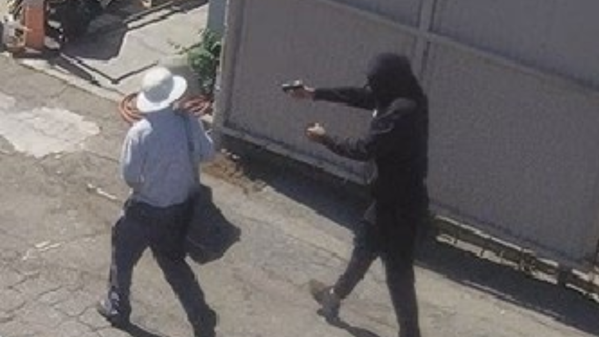 North Hollywood mail carrier robbed at gunpoint