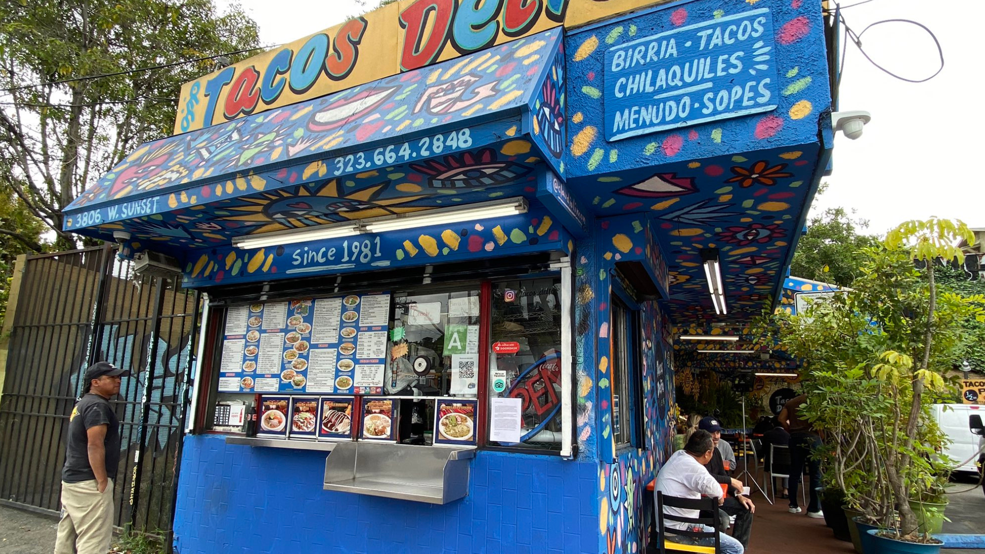 Silver Lake restaurant owner dies after being struck by car