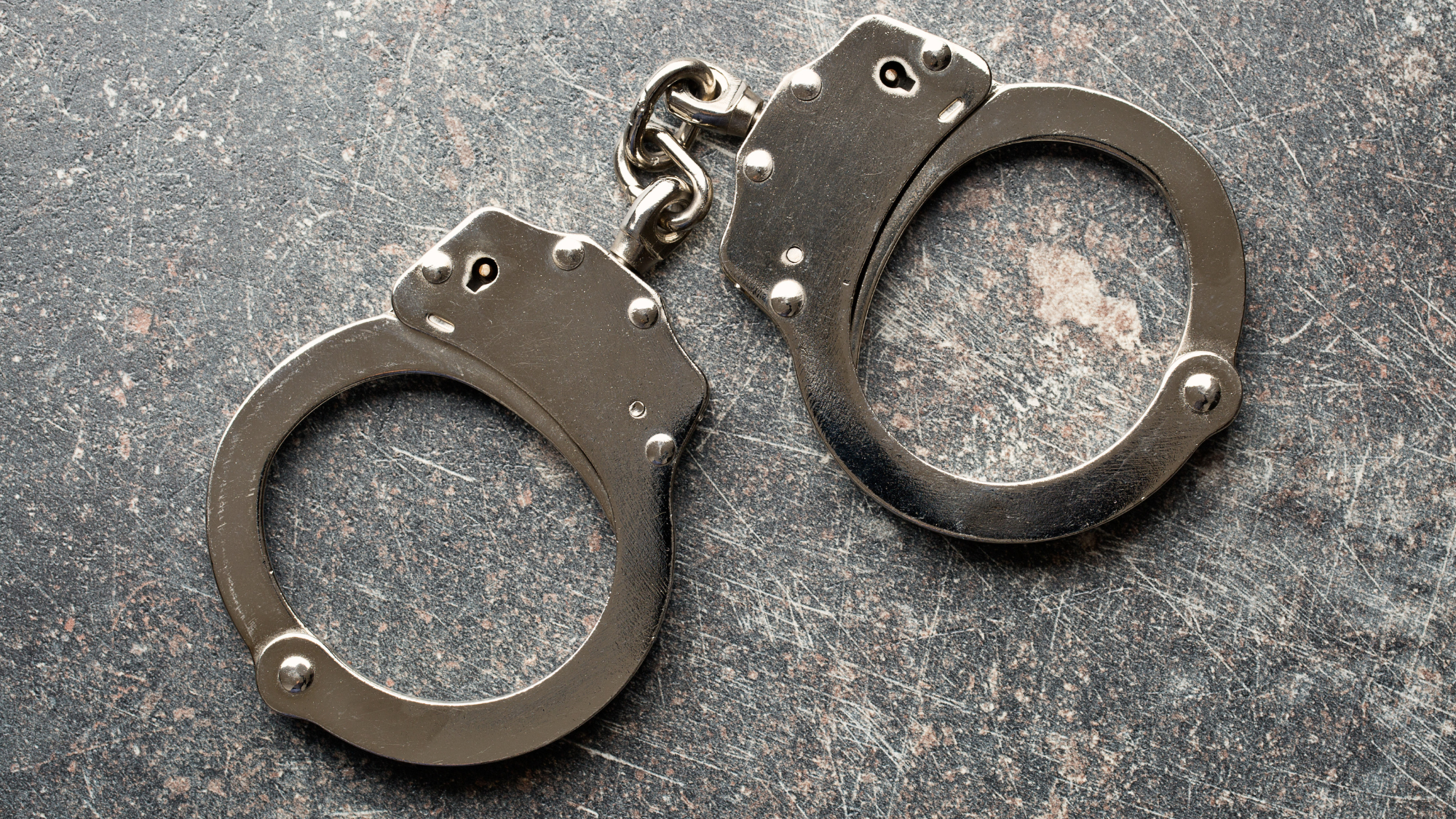 2 men arrested in Burbank carjacking of pizza delivery driver