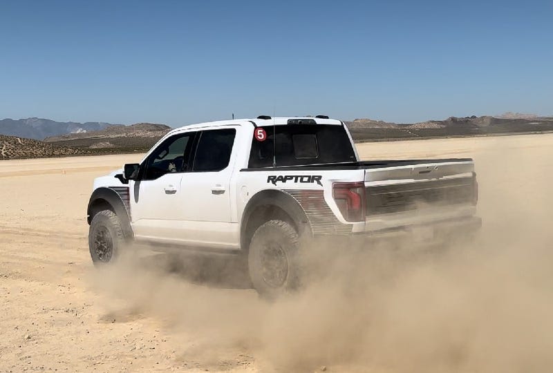 Photo of a Ford Raptor pickup
