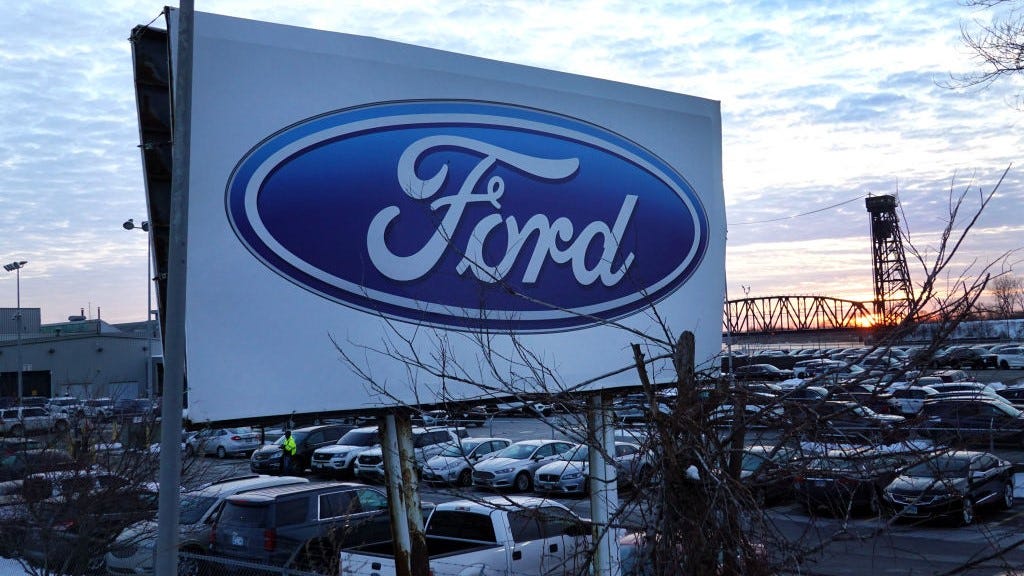 Ford's market value closes above GM's for first time in five years