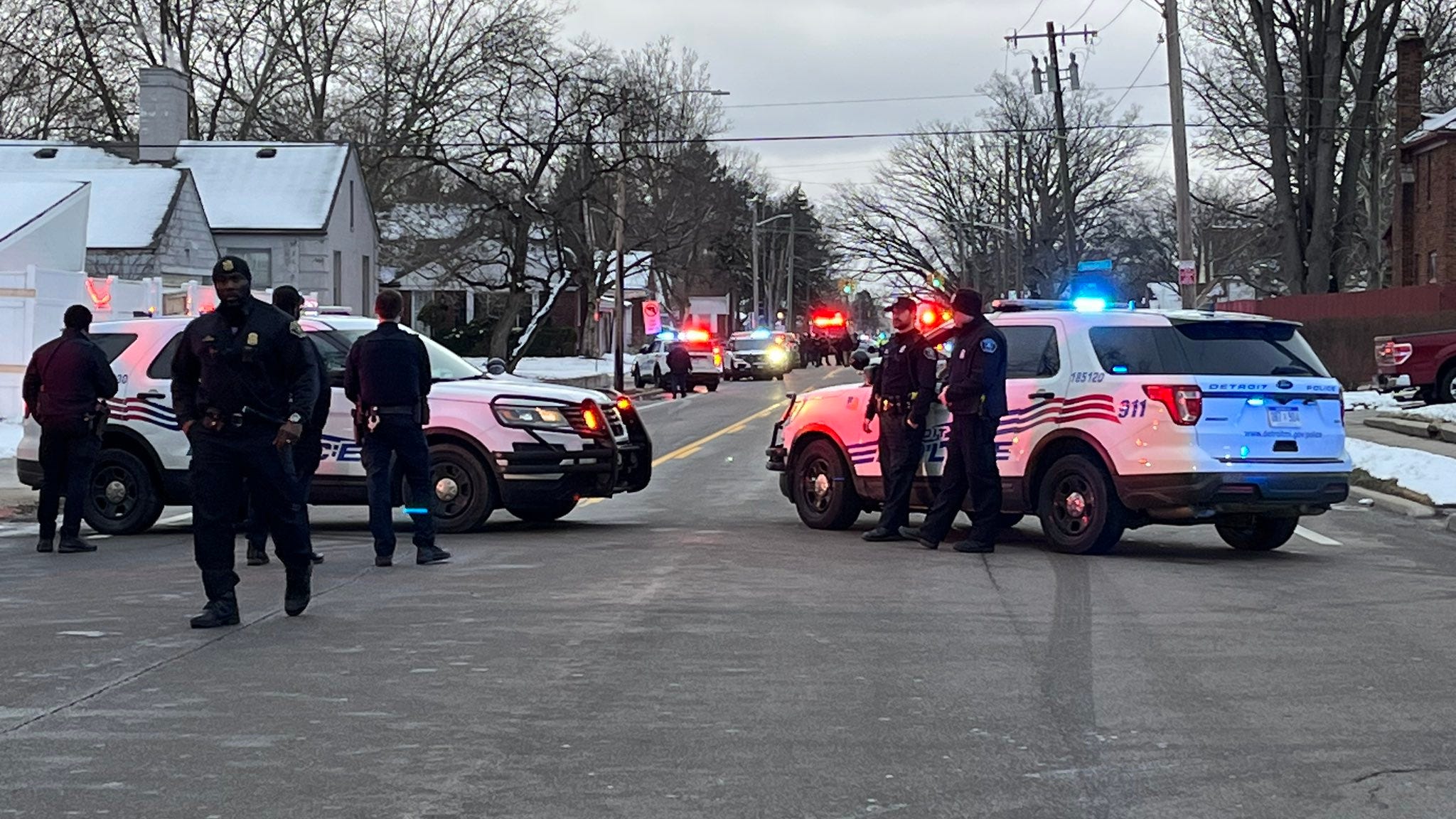 2 MSP troopers injured near Outer Drive and Fenkell on Detroit's west side