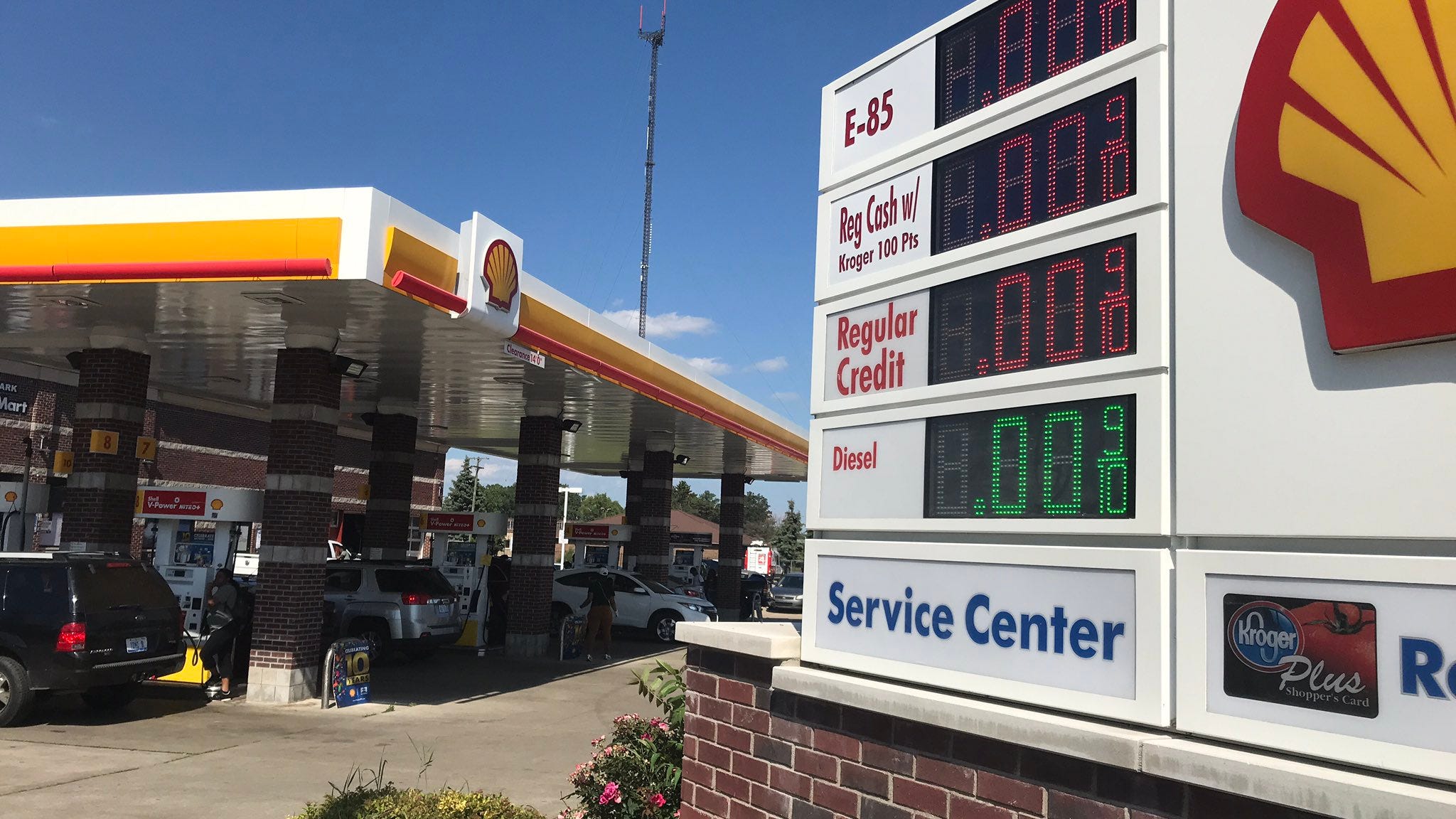 'Every little thing will help': Metro Detroiters line up for free gas giveaway