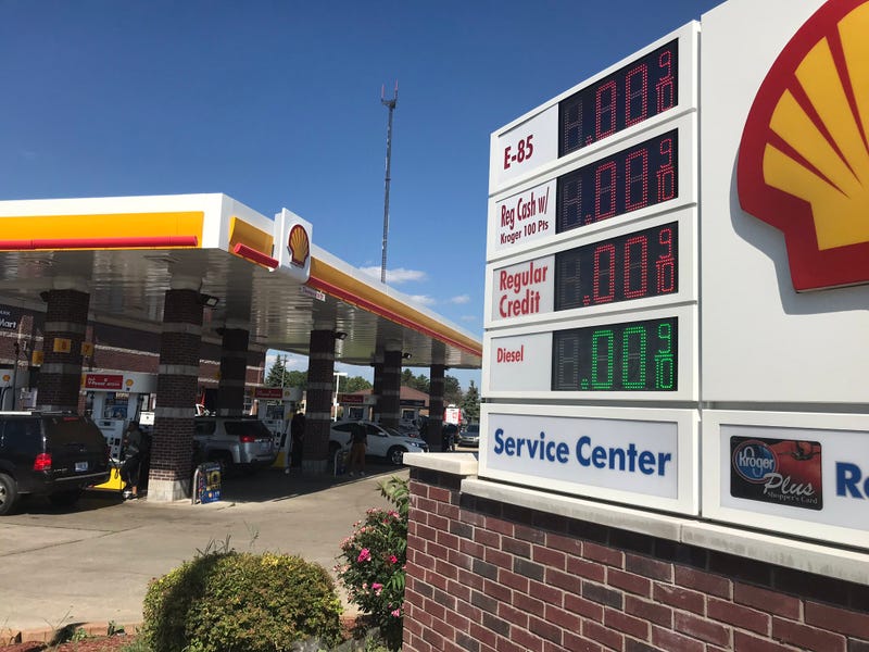 $0 prices at Shell gas station on 8 Mile Road