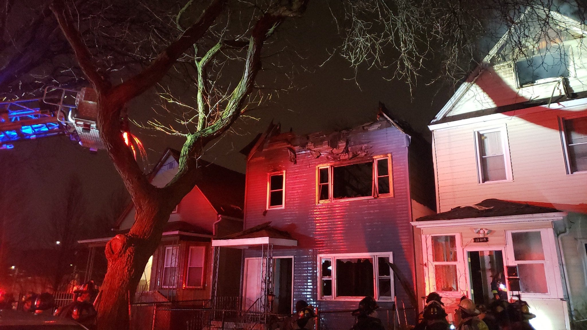 Firefighter dies battling Far South Side house fire: CFD