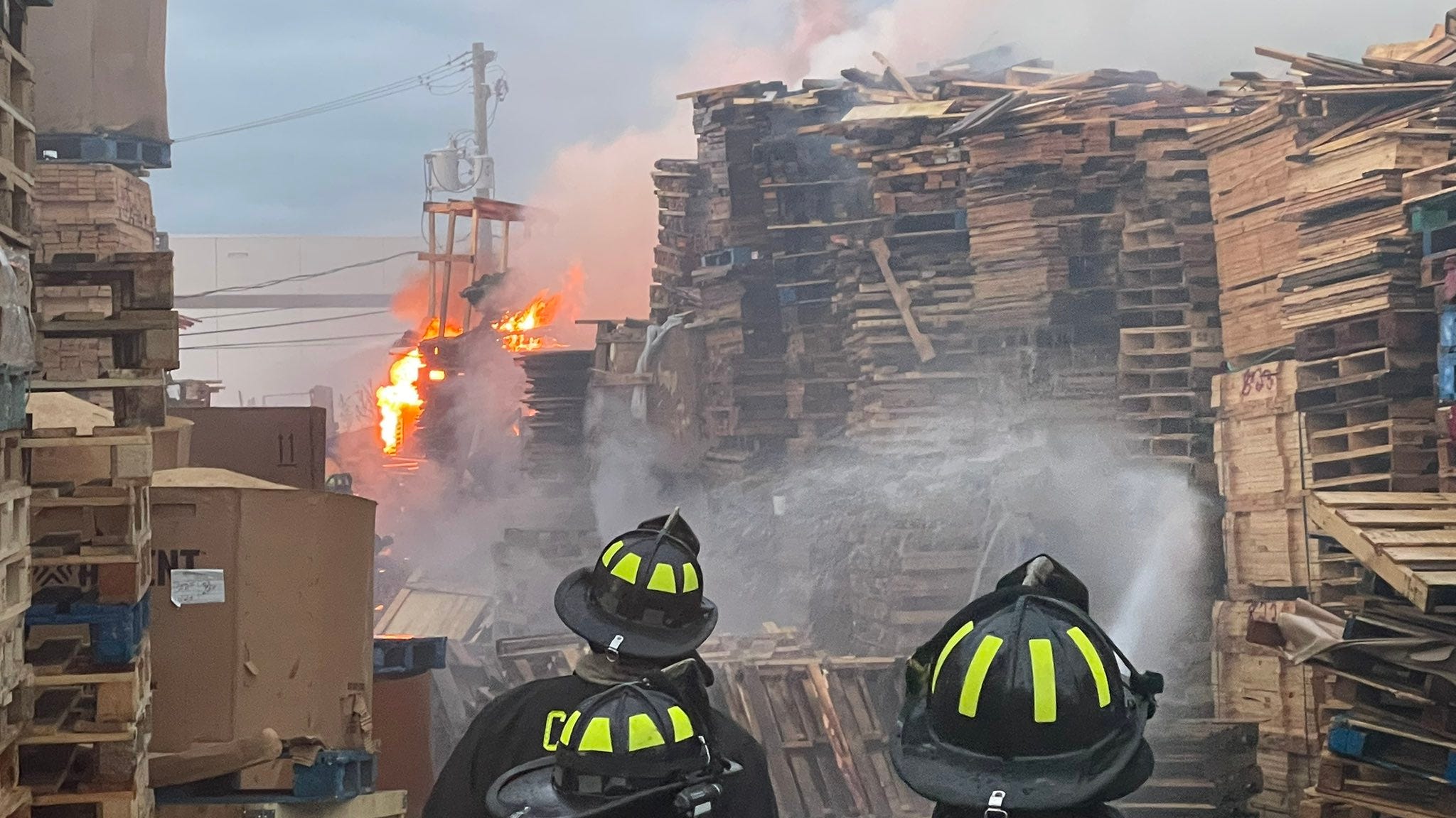 Firefighters battle aggressive lumber fire at SW Side pallet plant