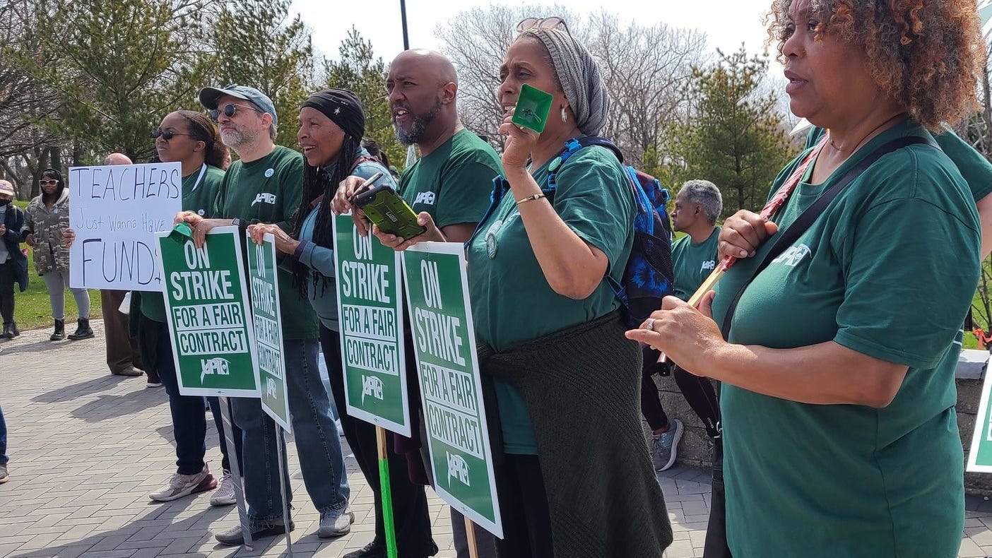 Strike suspended: Chicago State faculty, staff return to work with tentative agreement