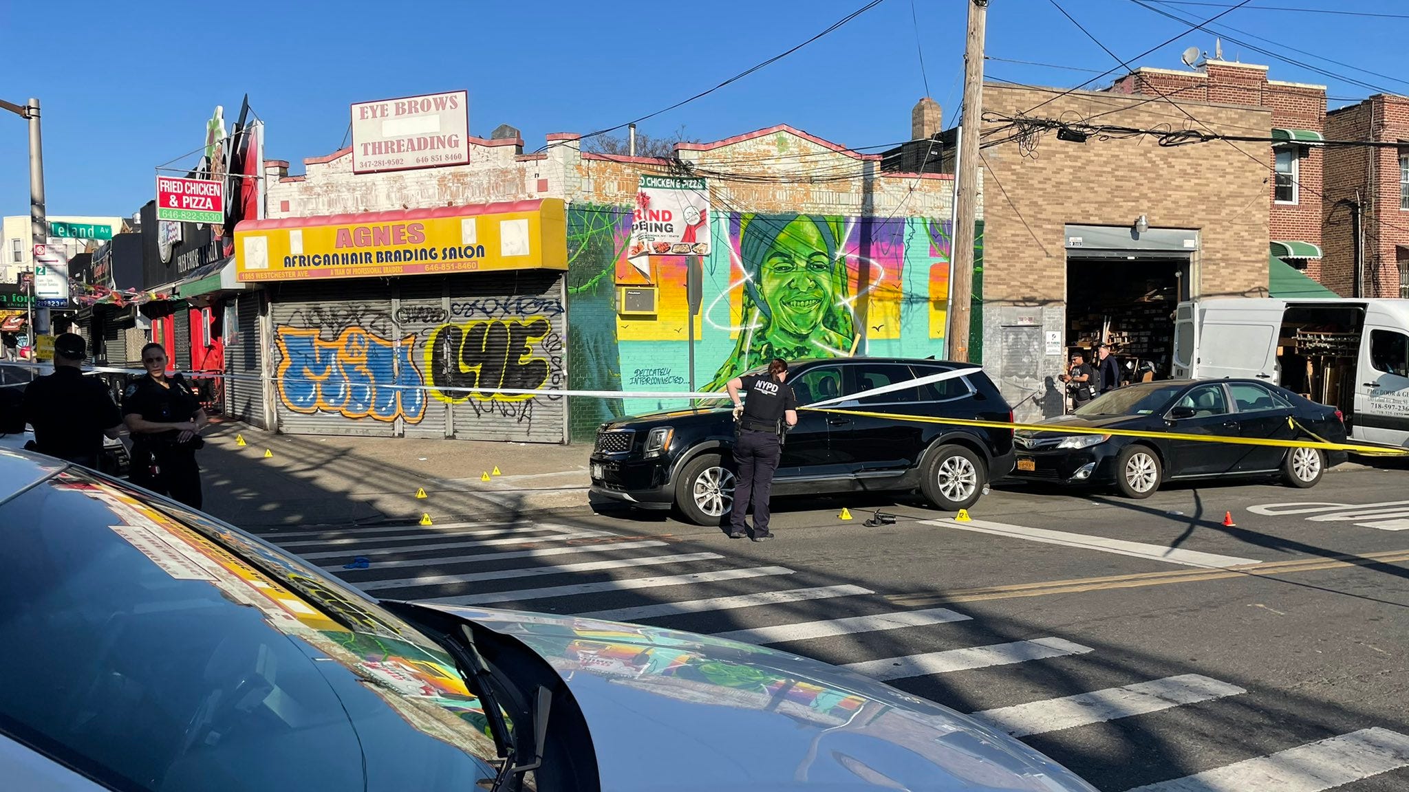 3 women, 1 man shot outside Bronx restaurant