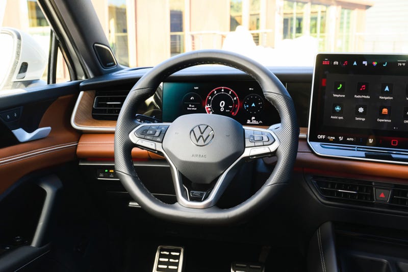 2025 Volkswagen Tiguan SEL R-Line