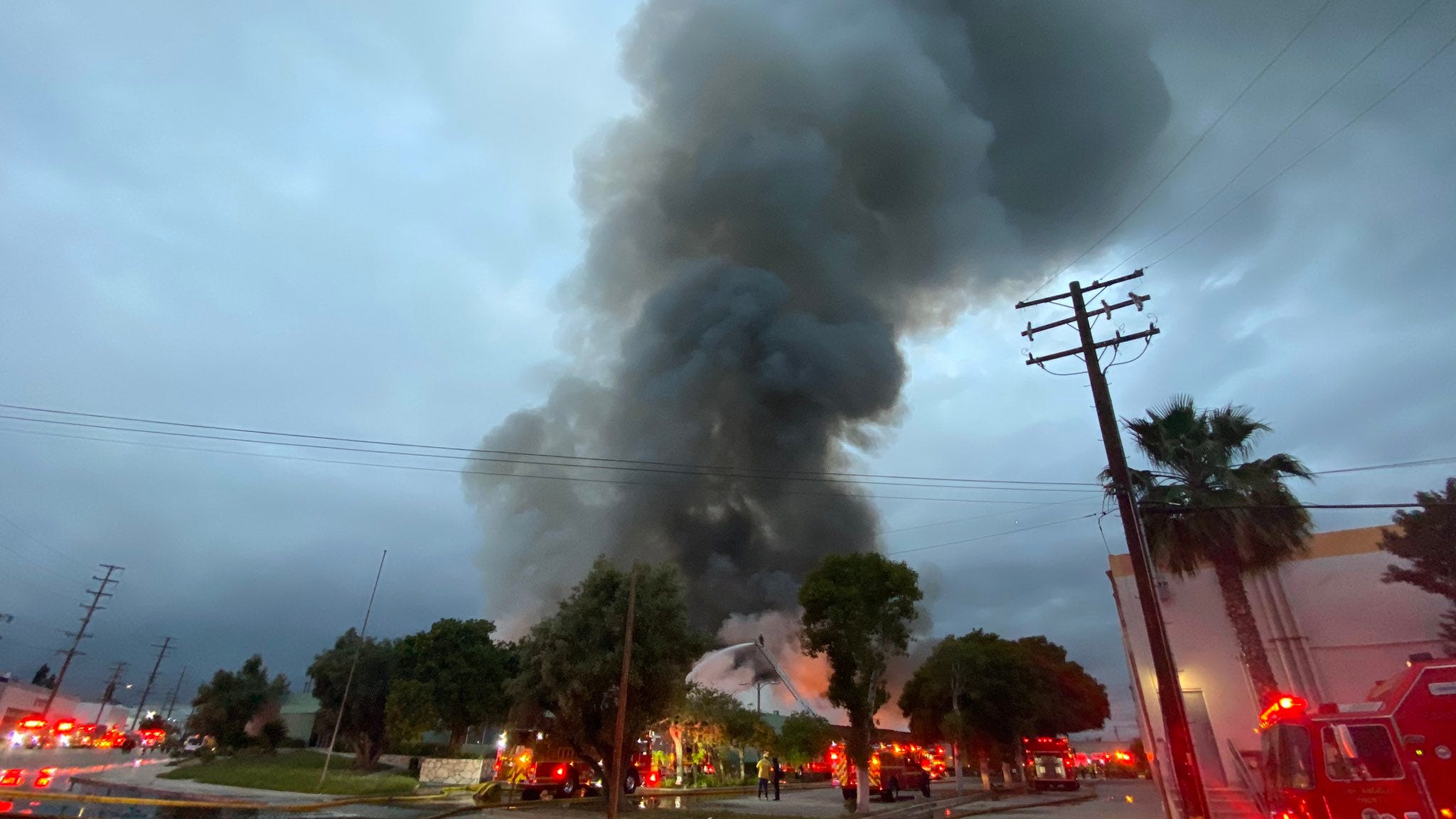 Large fire destroys Commerce business