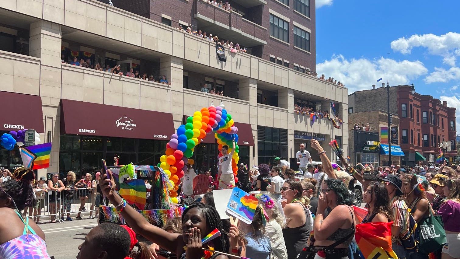 Chicago Pride Parade draws nearly 1M people to North Side