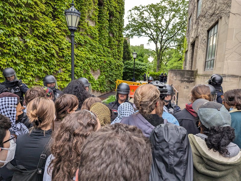 Anti-war demonstrators confront University of Chicago Police