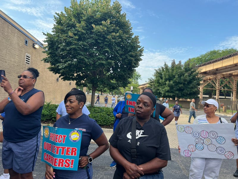 Local USPS letter carriers attend rally 