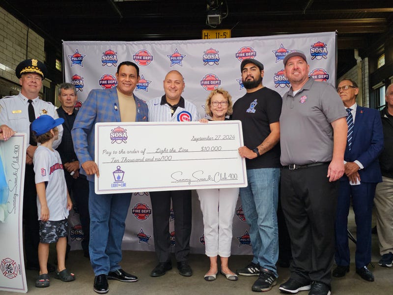 Estranged former Chicago Cub Sammy Sosa went to bat for local charities on Friday, when he signed two $10,000 checks for local organizations that work to support first responders and surviving families of the fallen in line of duty.