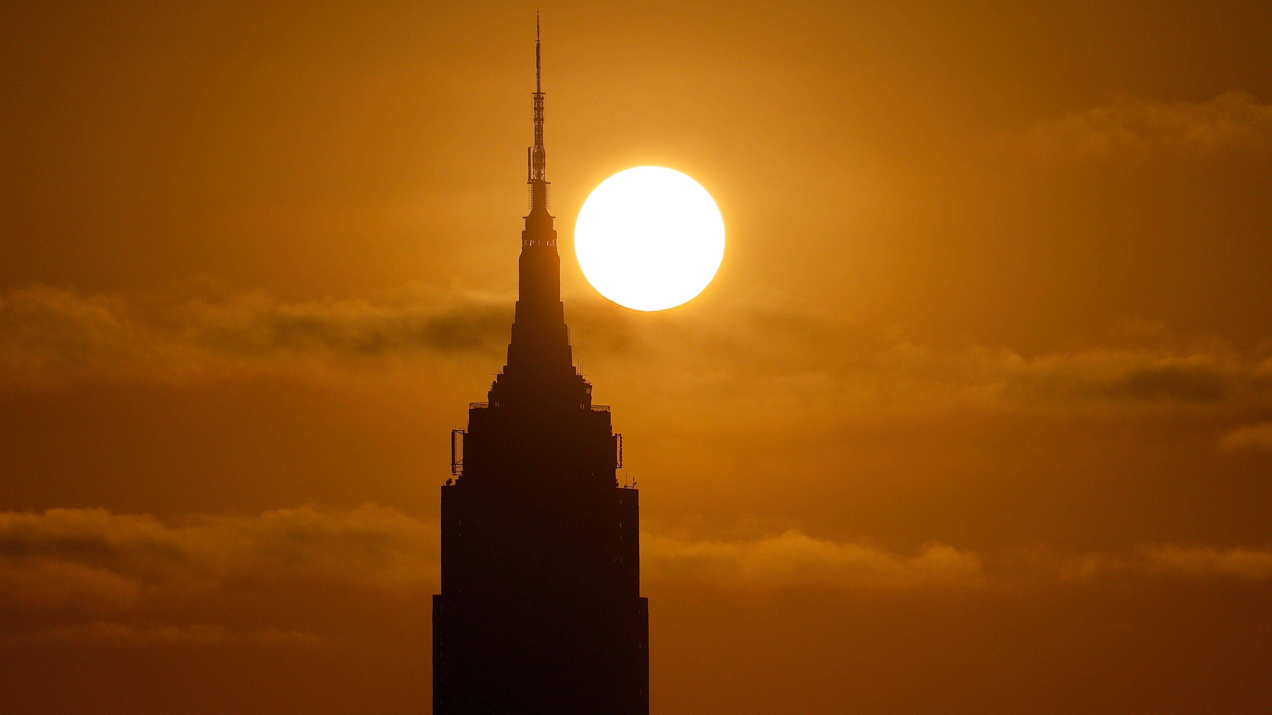 TASTE OF SUMMER: Record temps 30 degrees above average, slightly cooler Friday could still break heat records