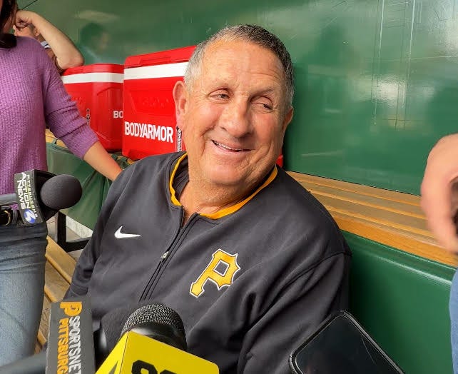 Gene Lamont in dugout