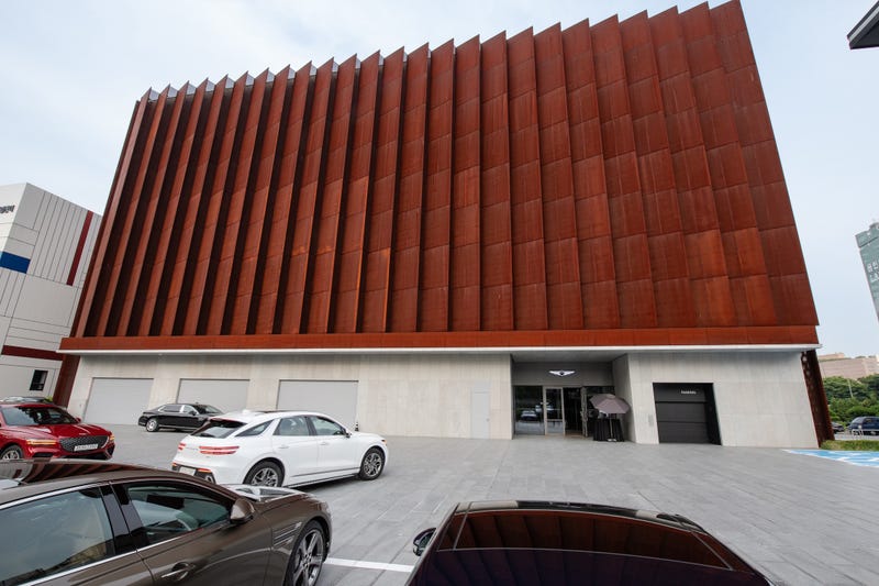 Genesis Suji Building