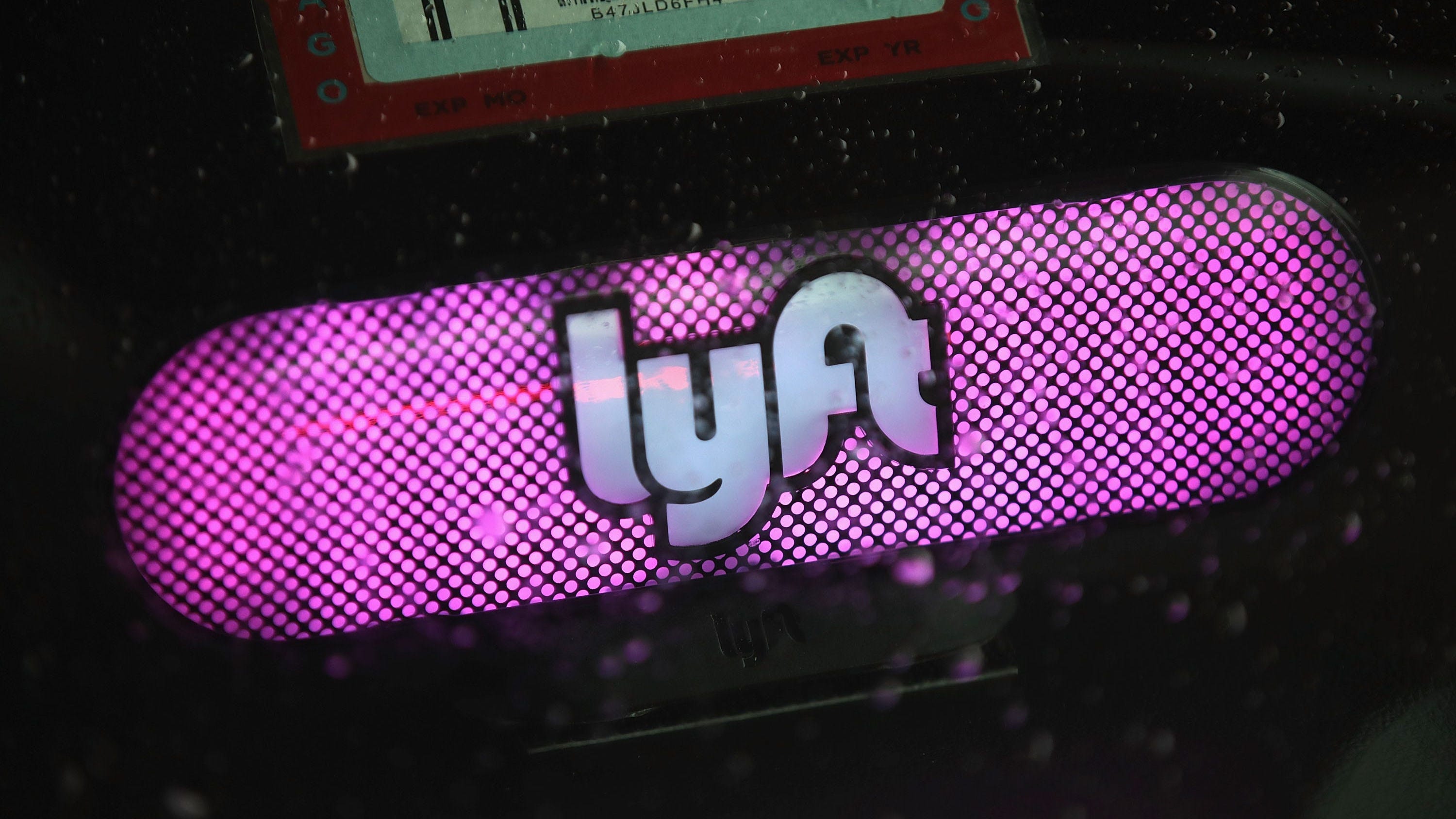 Lyft Will Require Drivers and Passengers to Wear Face Masks