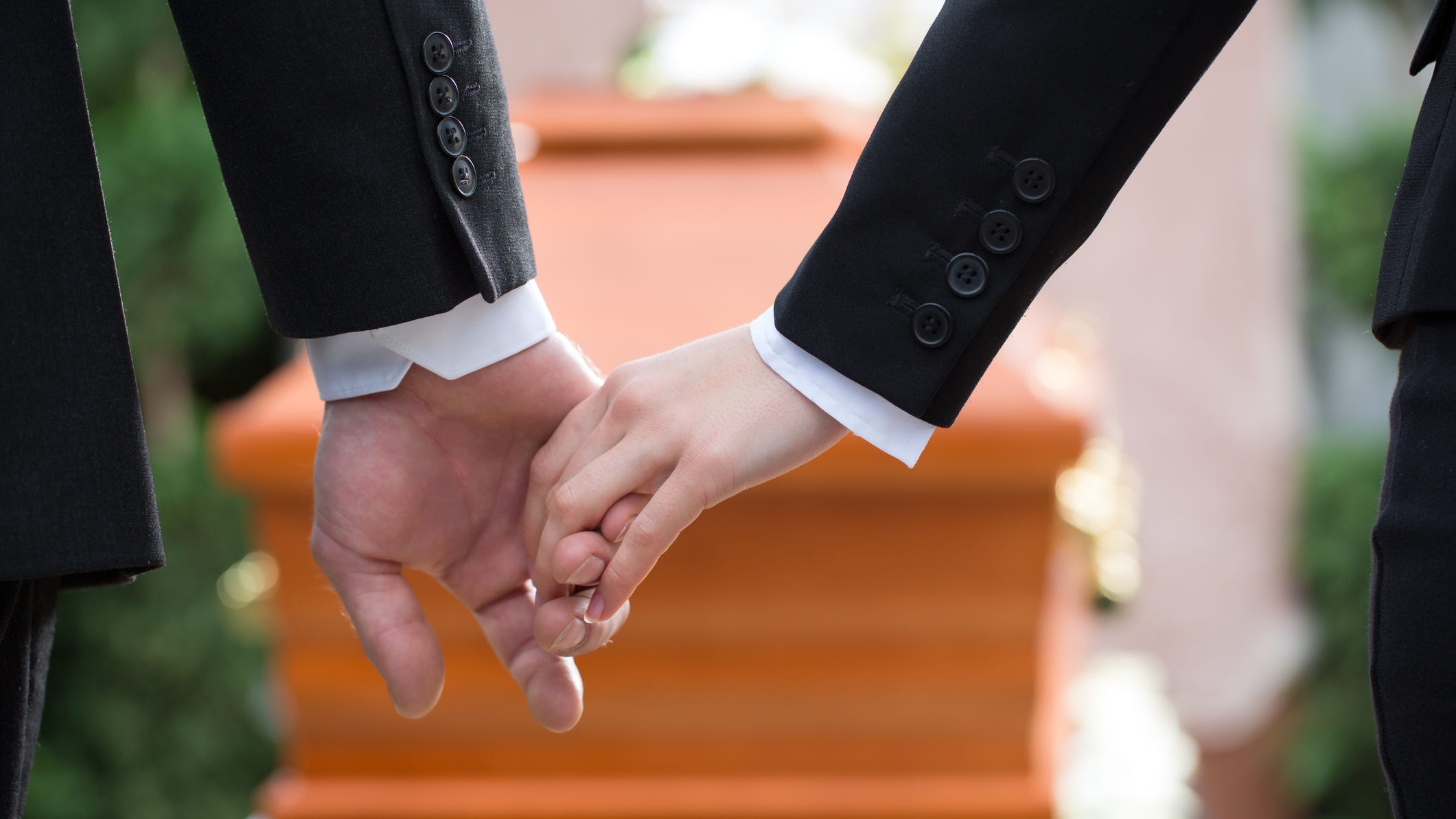 When's the Viewing? Funeral Home Hosts 'Sleepless in Seattle' Movie Night for Valentine's Day