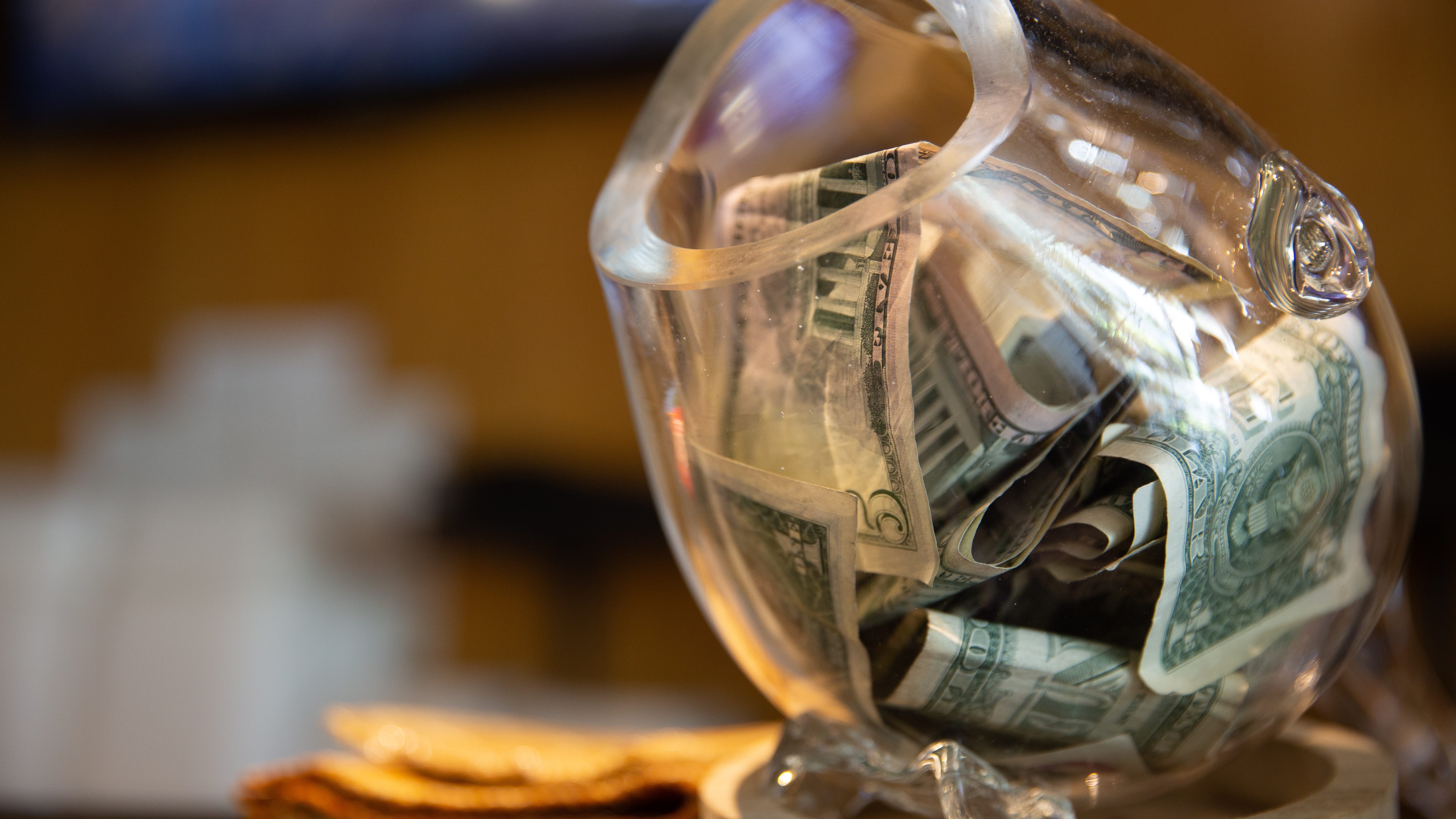 Inflation starting to eat away at tips for restaurant workers, consultant says