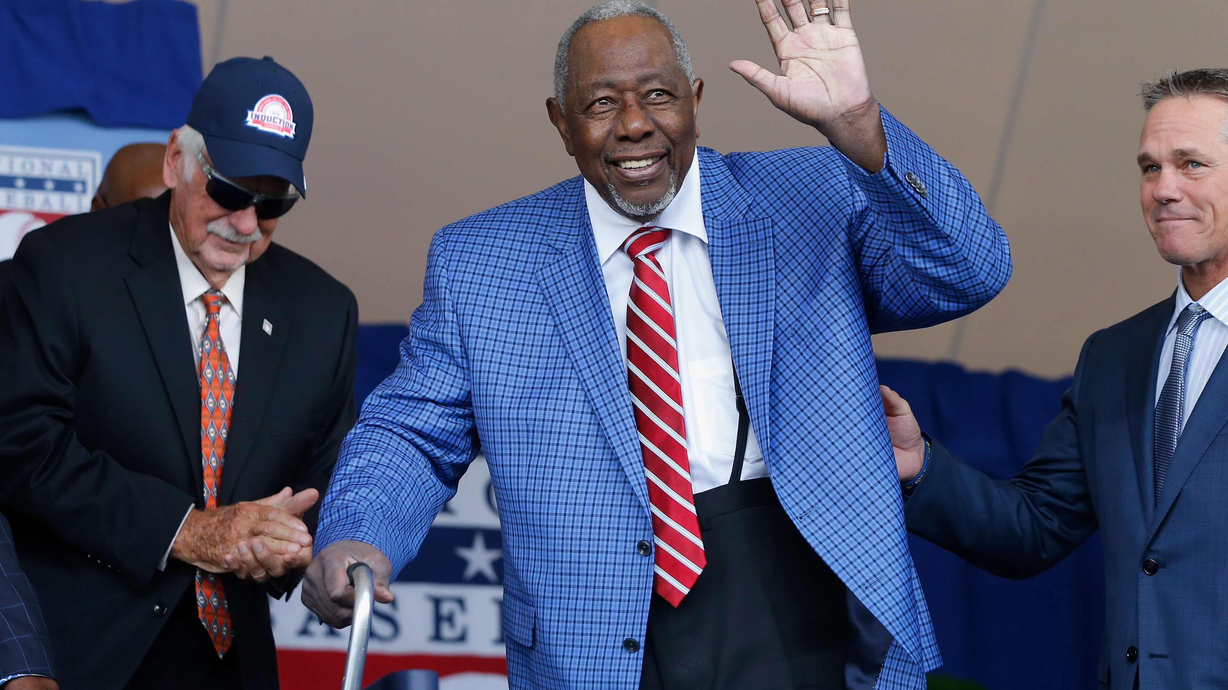 Baseball icon Hank Aaron dead at 86