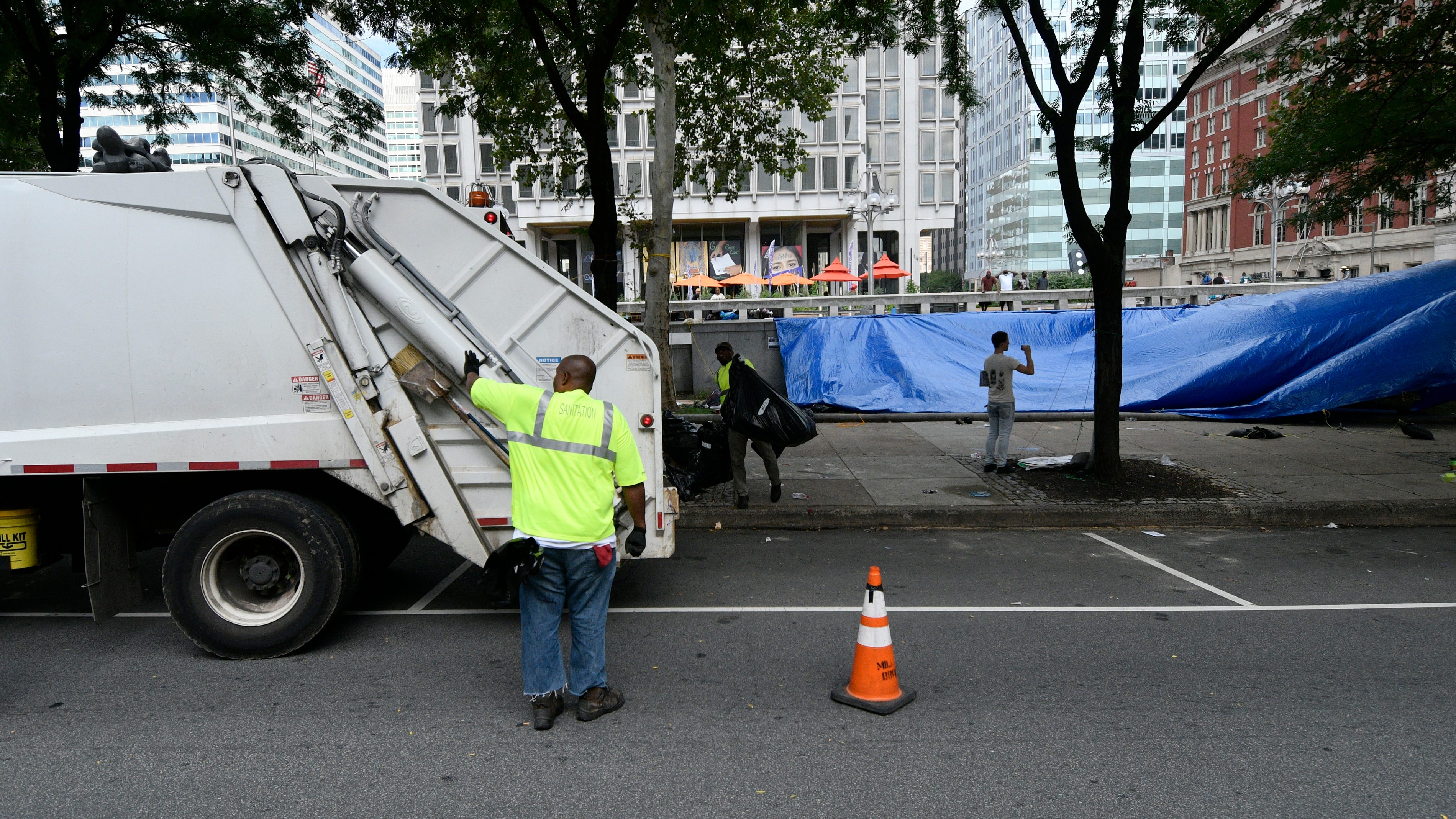 City's blue-collar union splinters over Philly mayoral endorsements