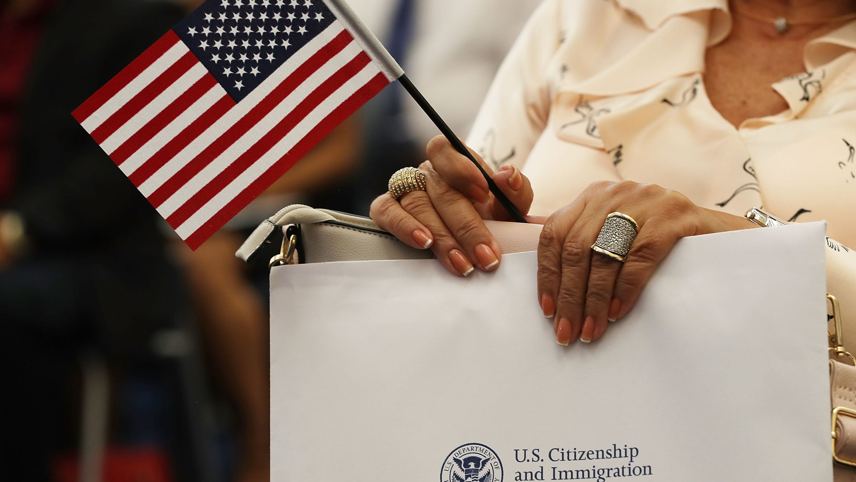 Las nuevas medidas del servicio de inmigración para agilizar los procesos, entre ellos permisos de trabajo