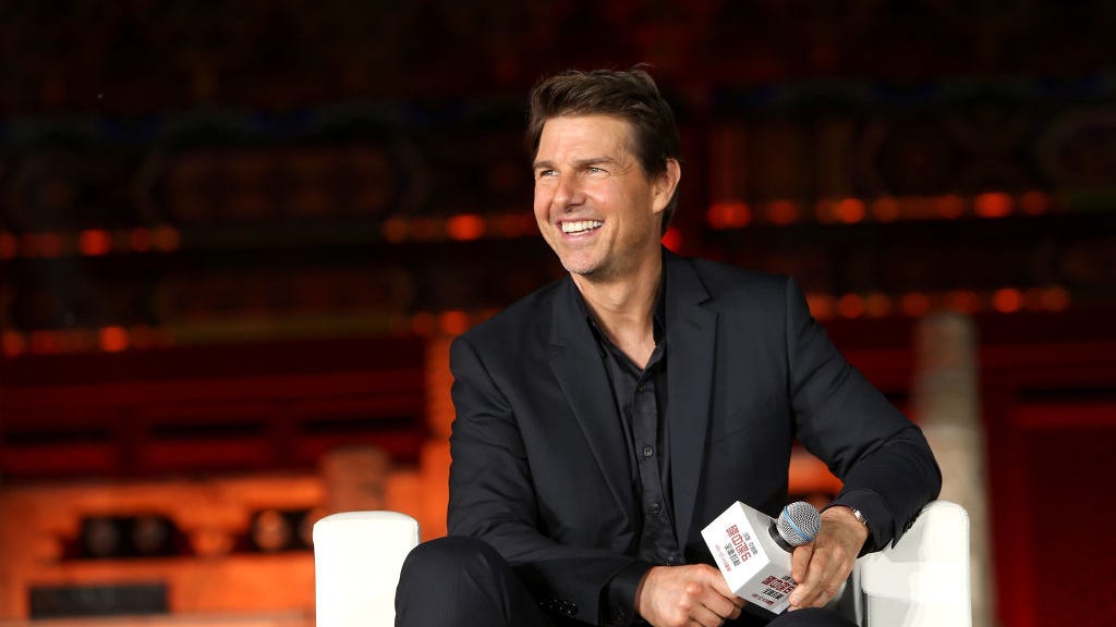 Tom Cruise attends Giants vs. Dodgers game, prompting 'boos' from fans