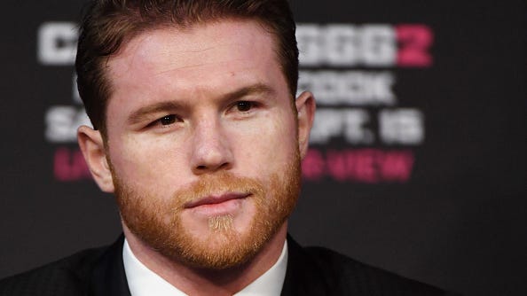 Foto de Canelo Álvarez de Vacación Mete al Boxeador en Lío