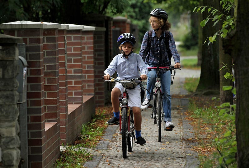 California cyclists may soon treat stop signs as yields.