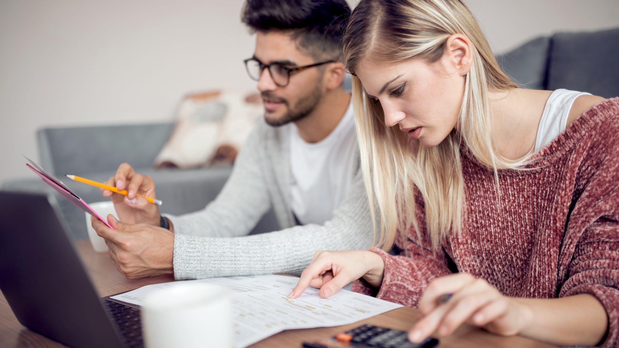 Como las Parejas Pueden Lidiar con Efectos Financieros del Coronavirus