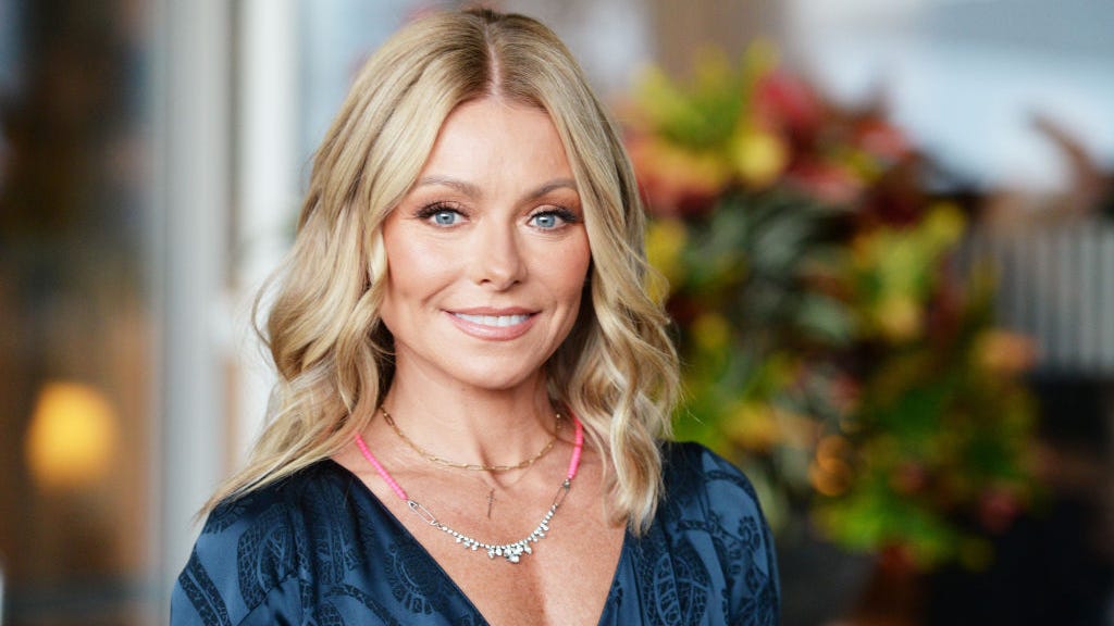 Kelly Ripa responds after 'weirdos' accuse her of missing a foot in family photo